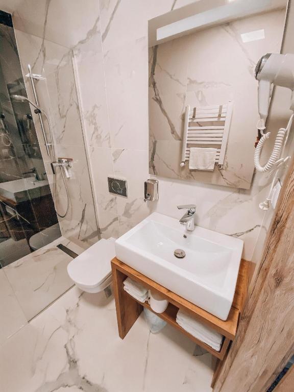 La Park Aparthotel Kudowa-Zdrój Buitenkant foto